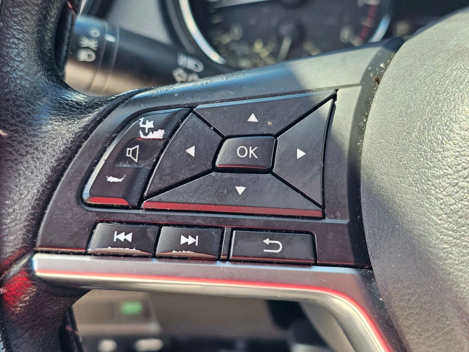 Used 2018 Magnetic Black Nissan S image 19
