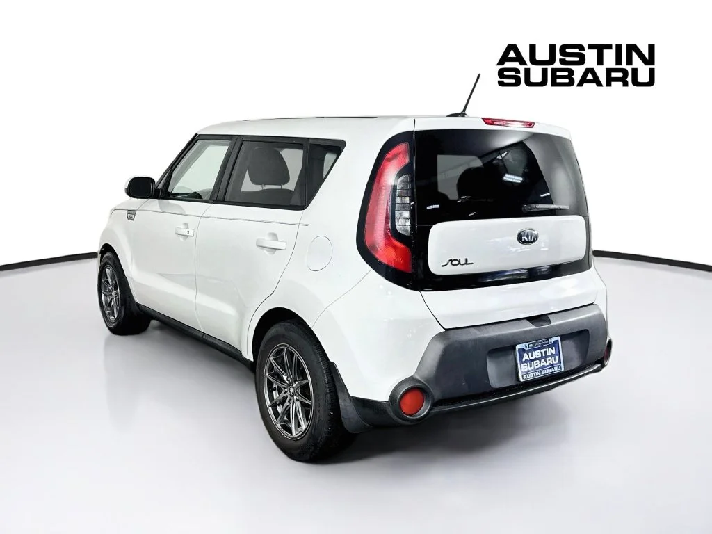 Used 2016 White Kia Base image 5