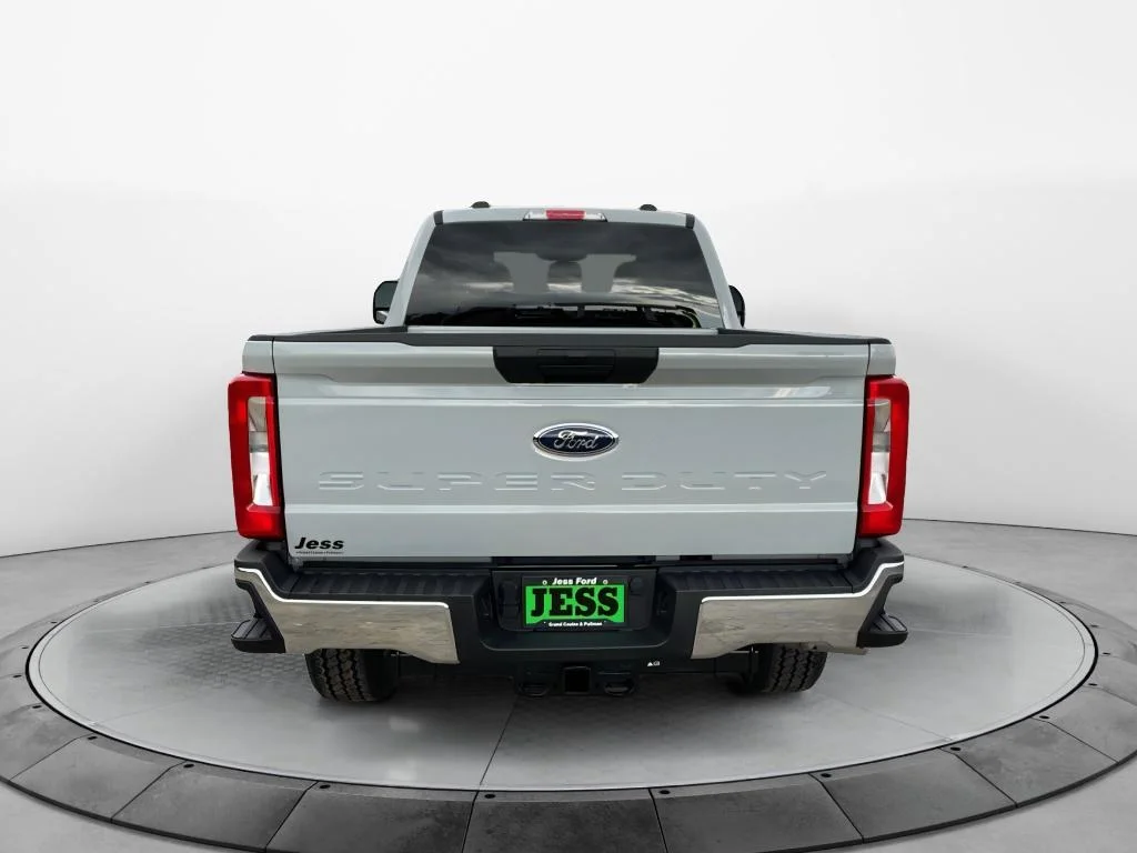 New 2026 Avalanche Ford F-350® XLT image 4