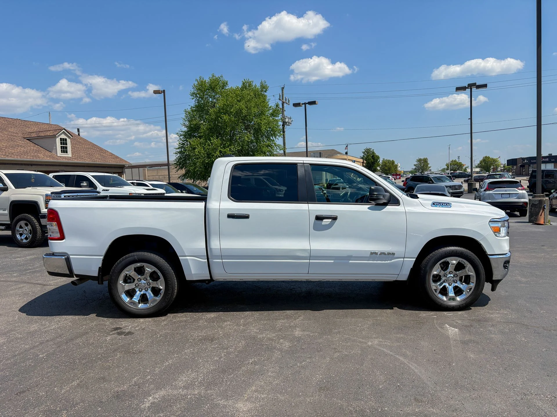 Used 2023 White Ram Big Horn/Lone Star image 18