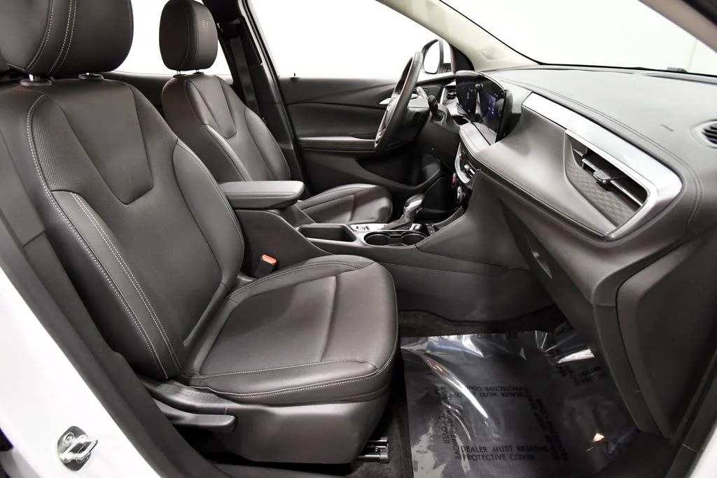 Used 2024 White Buick Sport Touring image 17