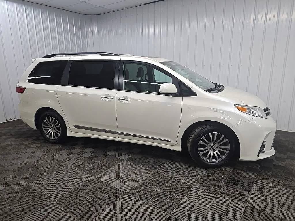 Used 2020 White Toyota XLE image 1