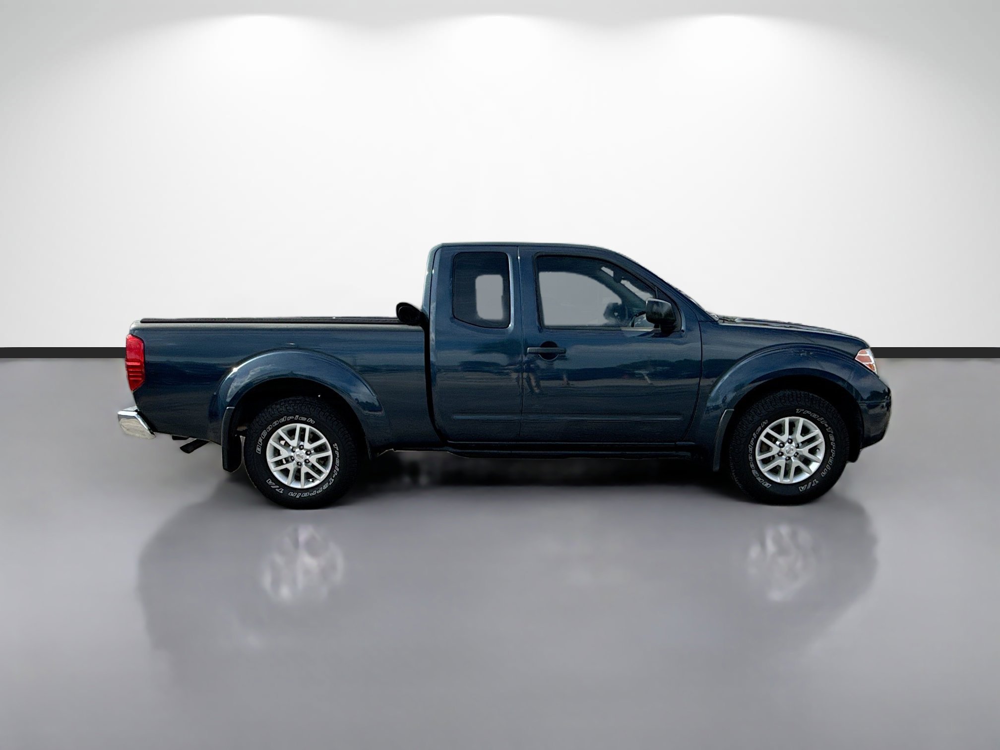 Used 2020 Arctic Blue Metallic Nissan SV image 2