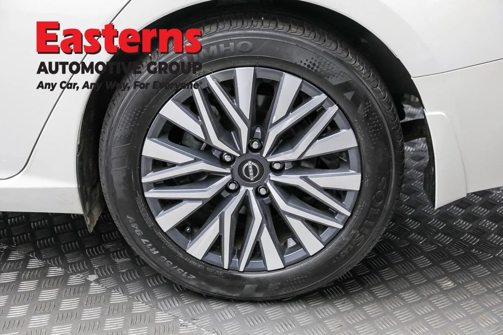 Used 2024 White Nissan 2.5 SV image 8