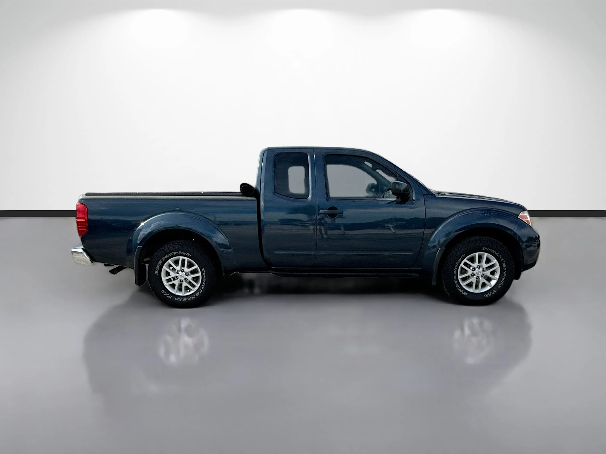 Used 2020 Arctic Blue Metallic Nissan SV image 2