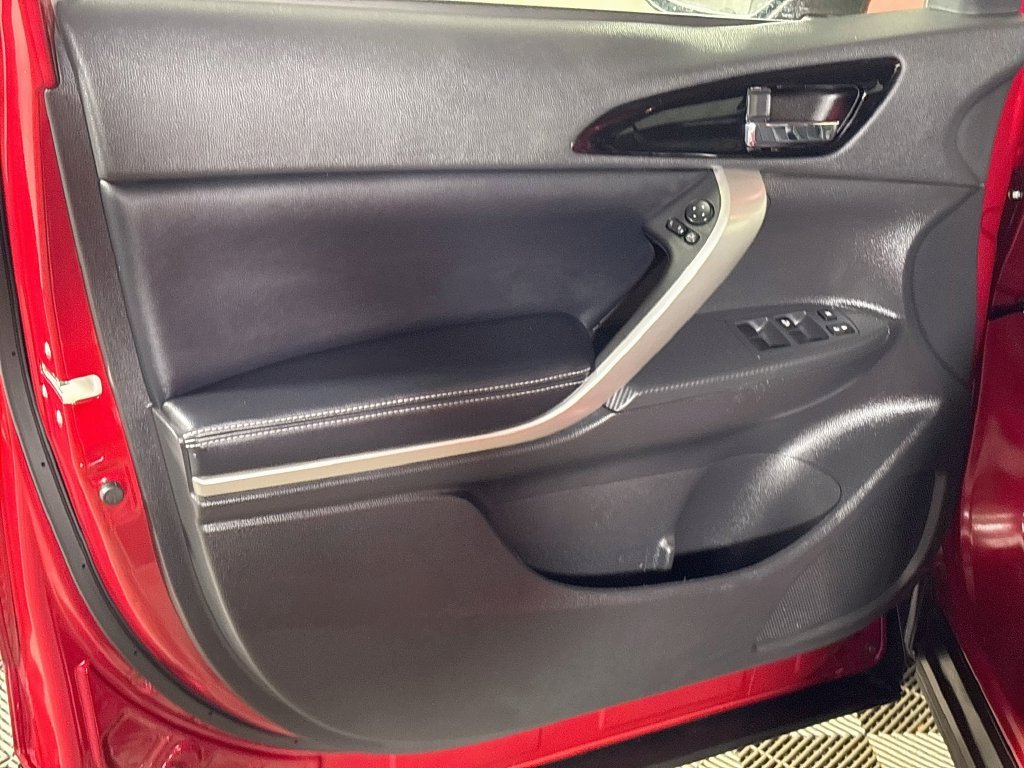 Used 2025 Alloy Silver Metallic Mitsubishi  image 10