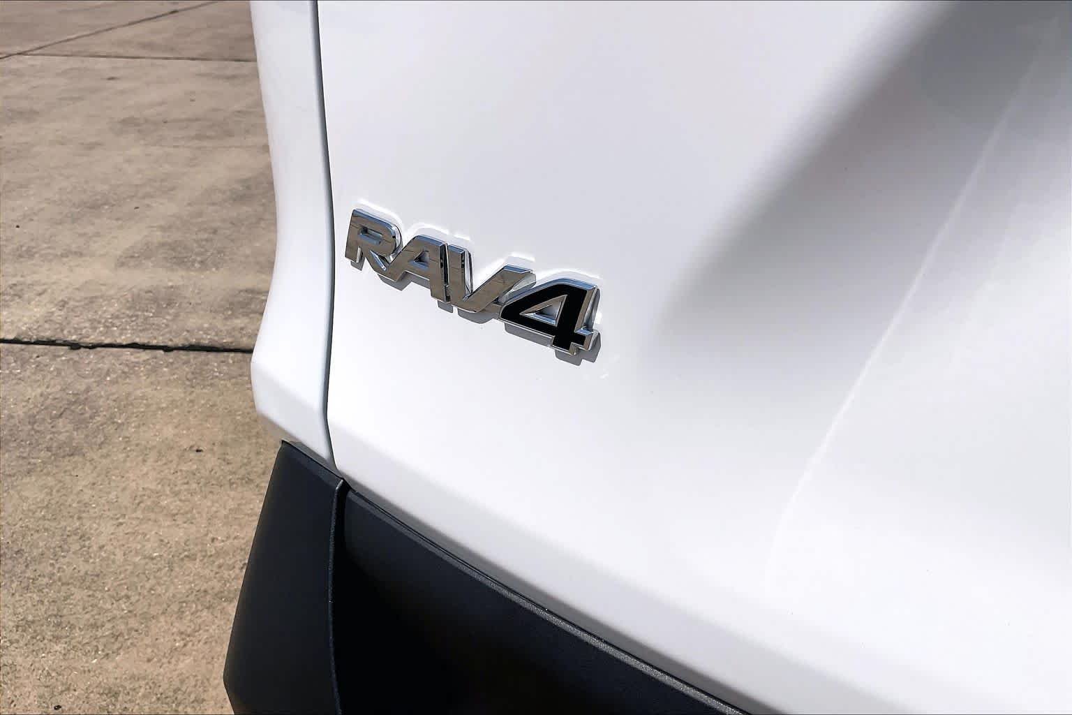 Used 2025 Ice Cap Toyota XLE image 10