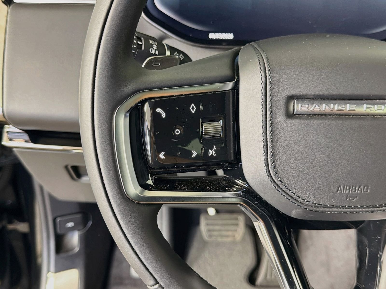 New 2026 Santorini Black LAND ROVER SE image 12