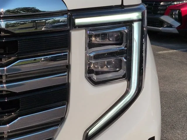 Used 2025 White GMC SLT image 10