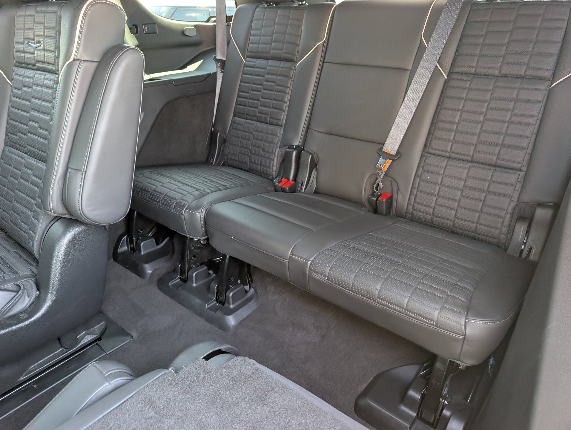 Used 2024 Crystal White Tricoat Cadillac Sport Platinum image 16