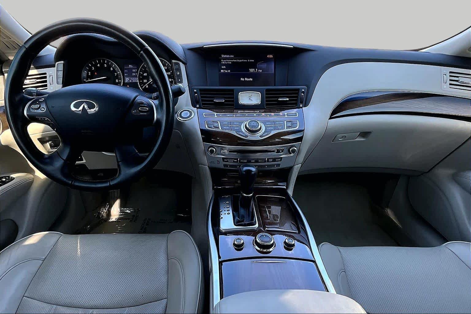 Used 2012 Malbec Black INFINITI  image 13