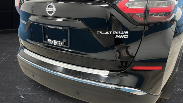 Used 2020 Super Black Metallic Nissan Platinum image 38
