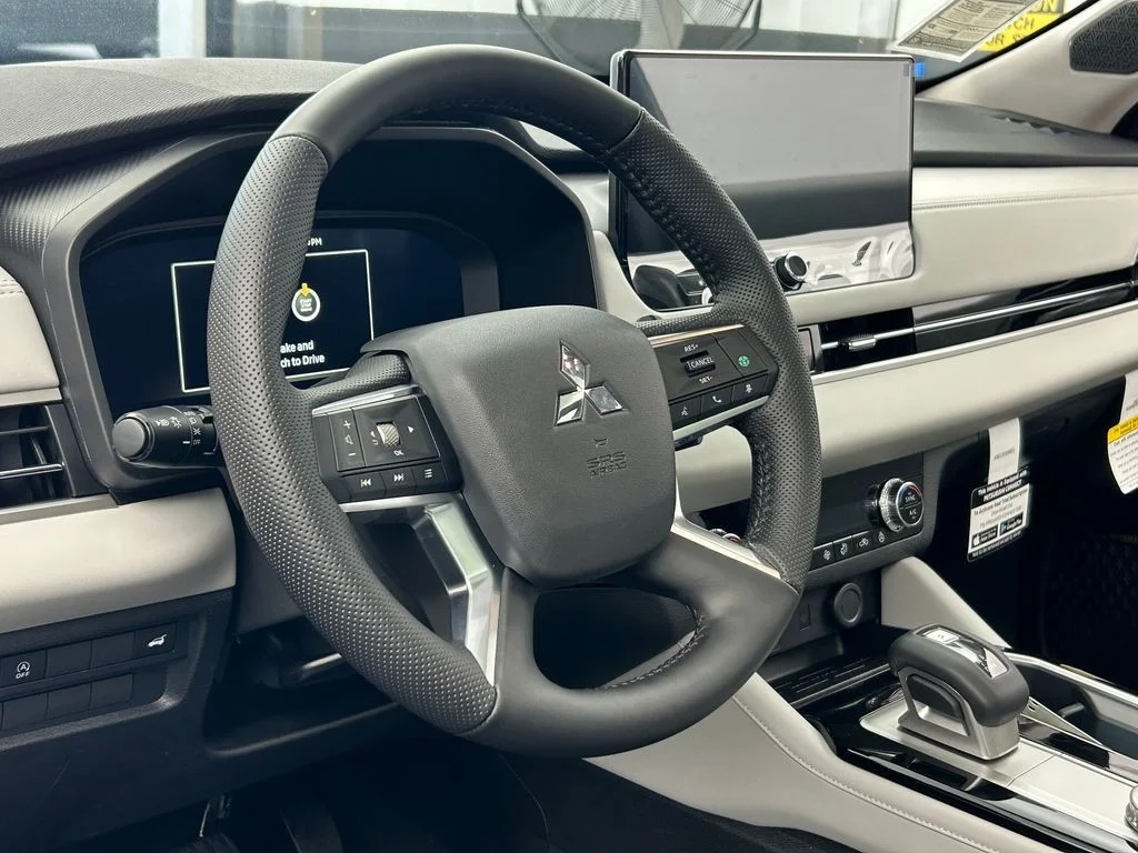 New 2026 Black Diamond Mitsubishi SE image 15