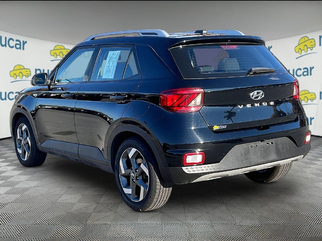 Used 2025 Onyx Black Hyundai SEL image 4