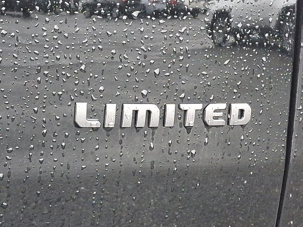 New 2026 Diamond Black Crystal Pearlcoat Jeep Limited image 19
