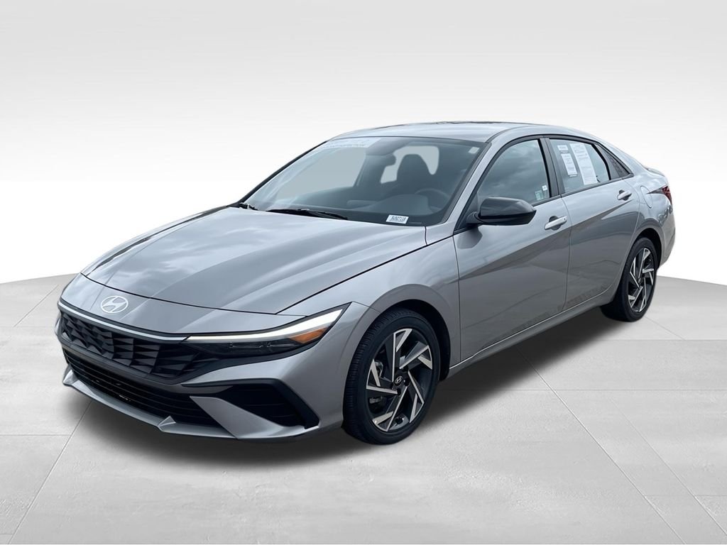 Used 2025 Silver Hyundai SEL Sport image 4