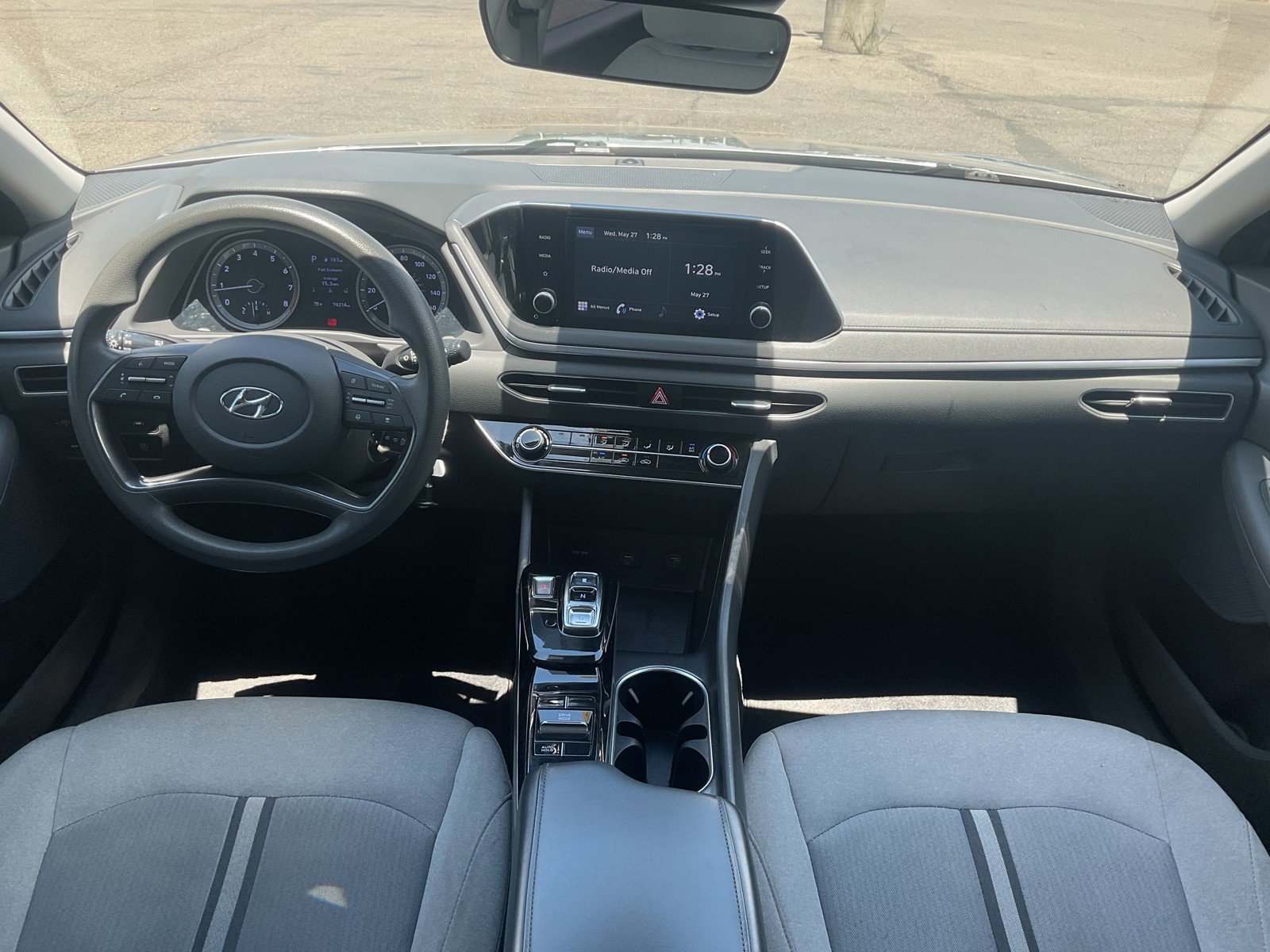 Used 2021 Shimmering Silver Pearl Hyundai SE image 14