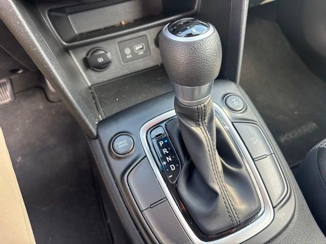 Used 2019 Blue Hyundai SE image 18