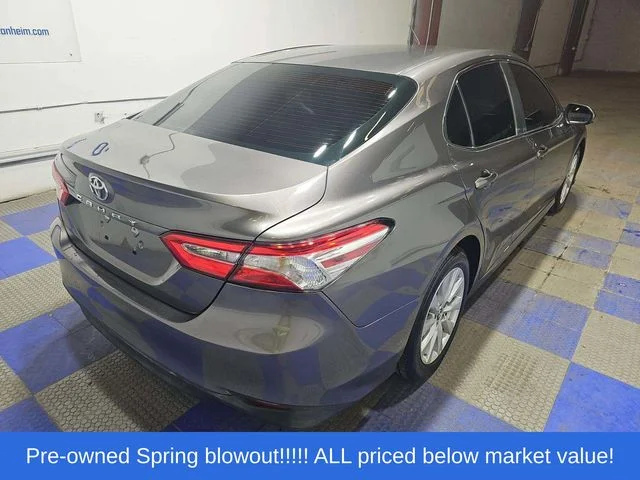 Used 2018 Gray Toyota LE image 3