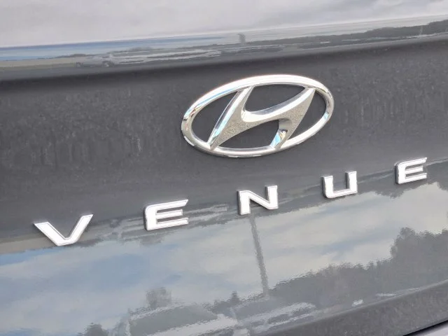 Used 2025 Gray Hyundai SEL image 17