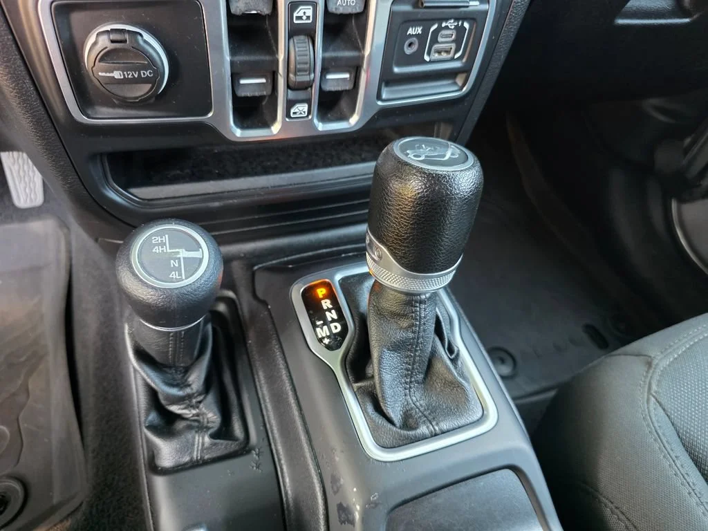 Used 2018 Silver Jeep Sport S 4x4 image 17
