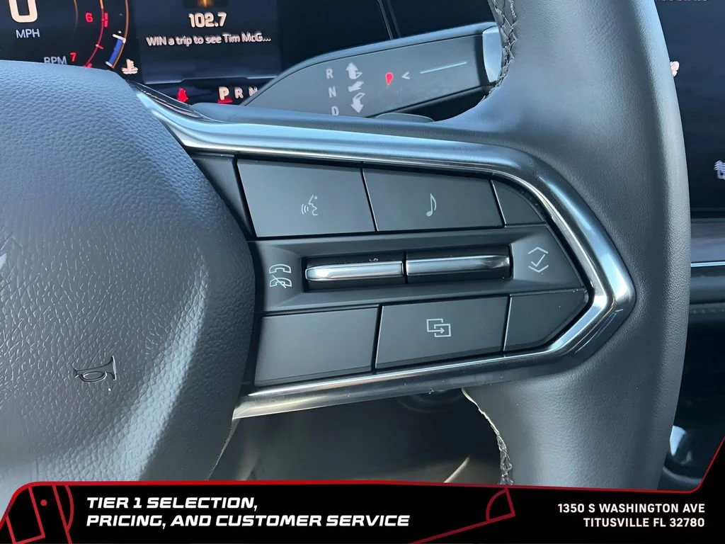 Used 2025 Summit White Chevrolet LT image 28