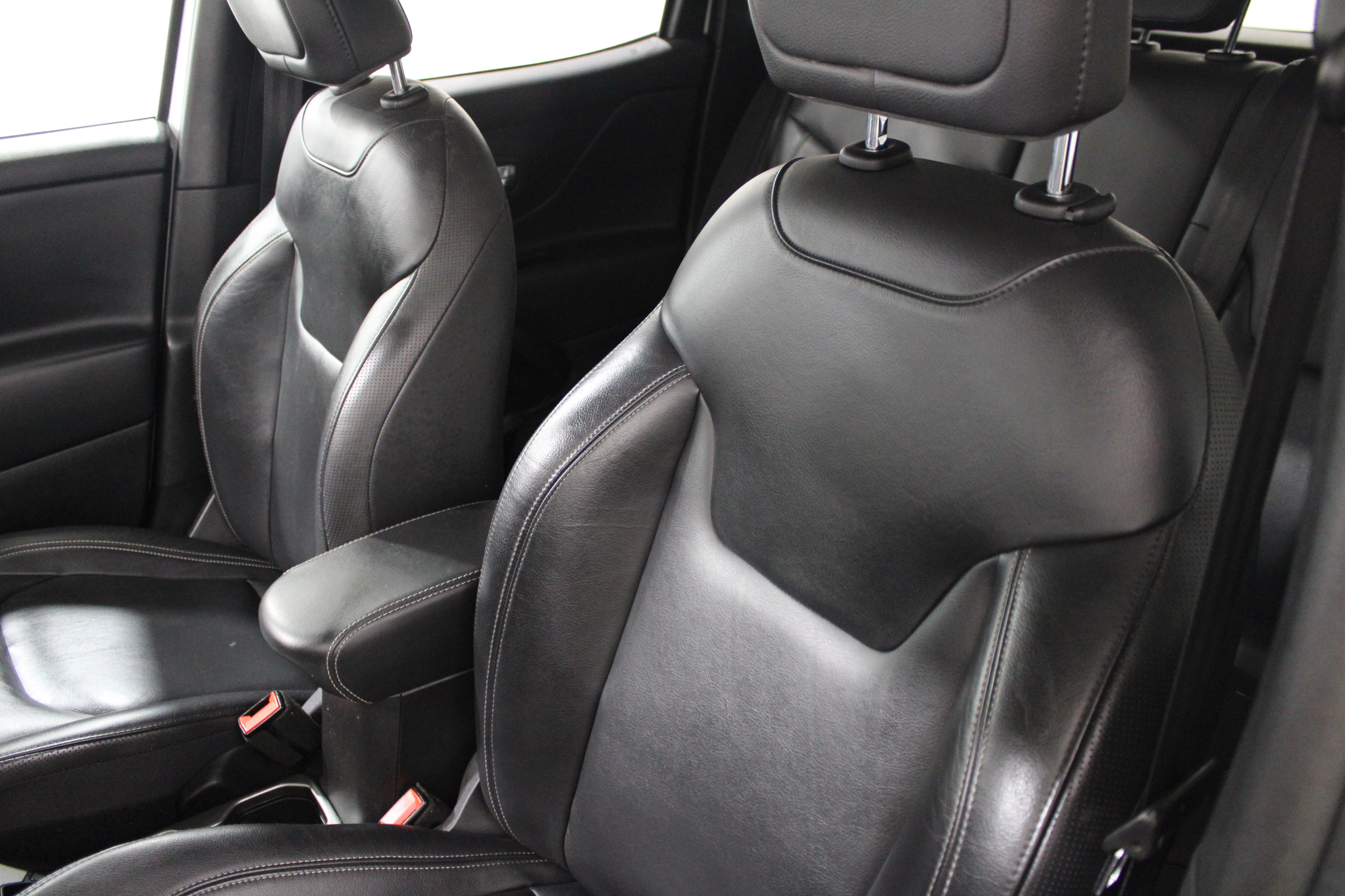 Used 2020 Alpine White Clearcoat Jeep Limited image 6