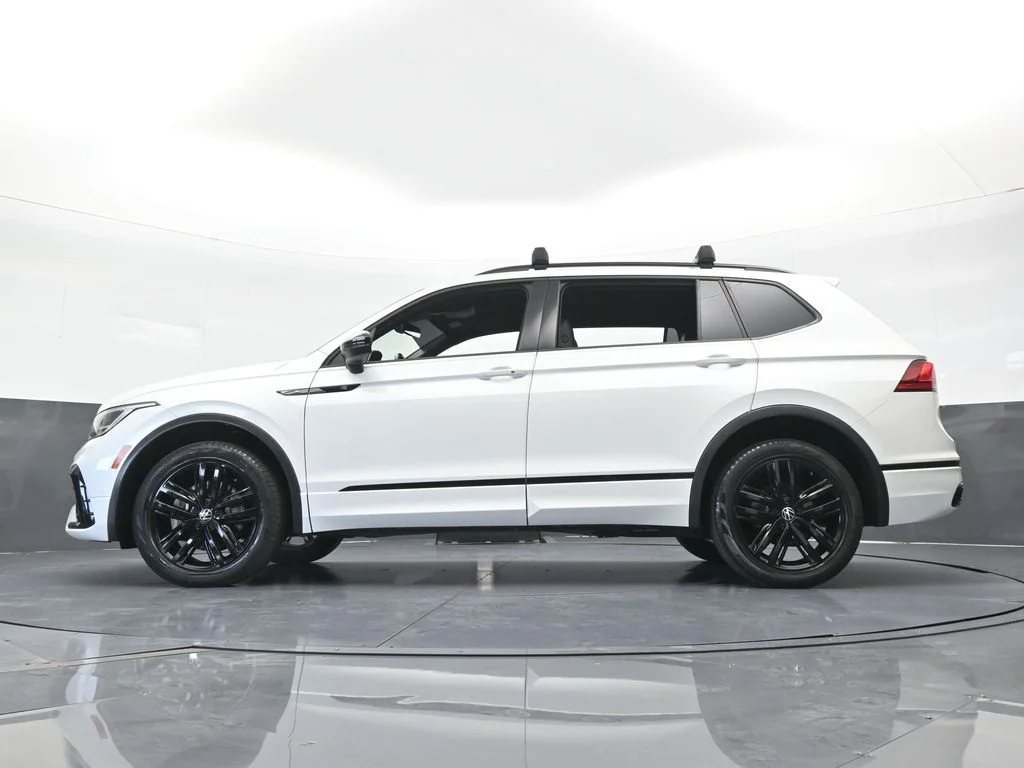 Used 2022 Oryx White Pearl Volkswagen 2.0T SE R-Line Black image 54
