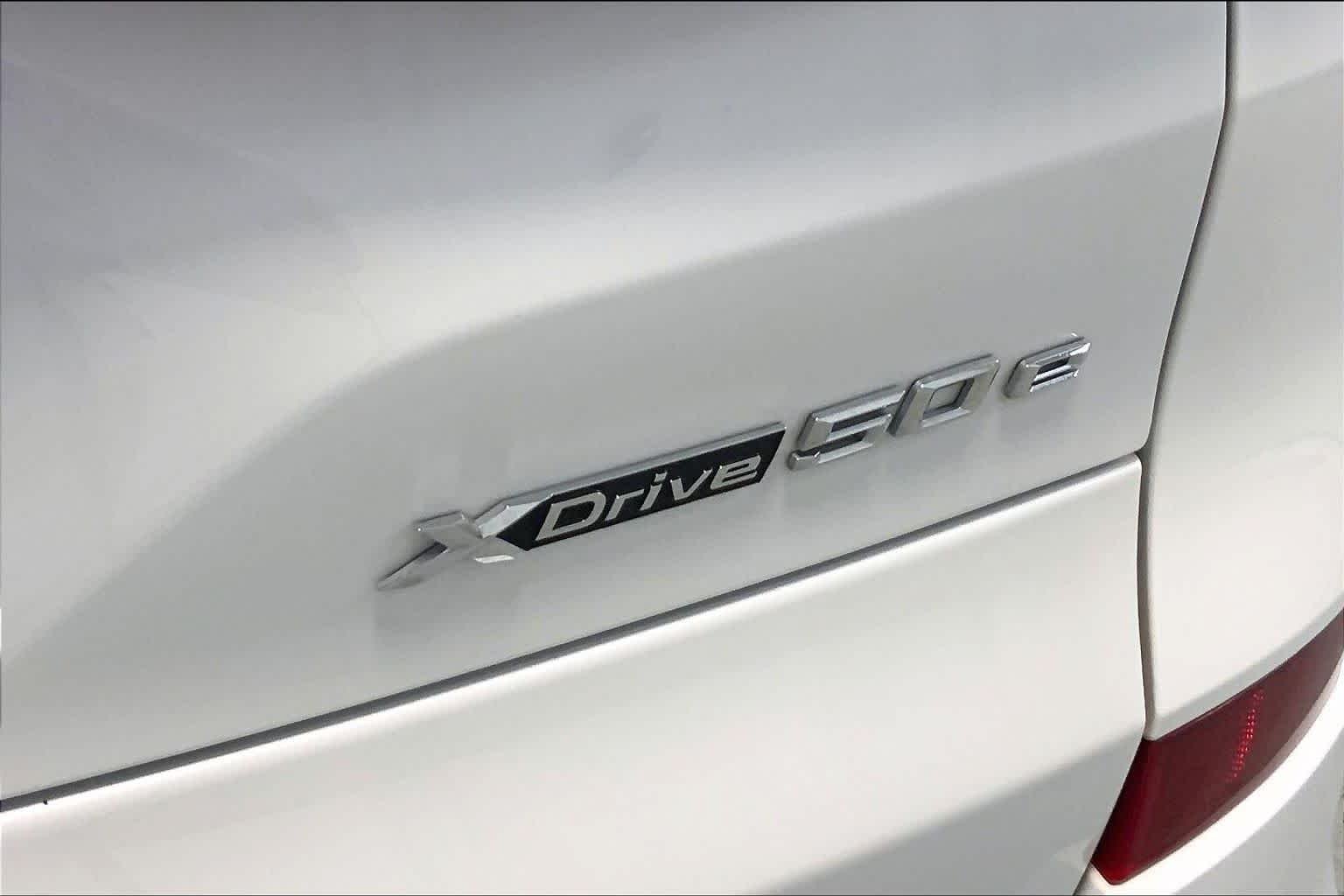 Used 2024 Mineral White Metallic BMW xDrive50e image 29