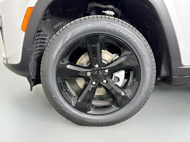 New 2026 Silver Jeep Limited image 31