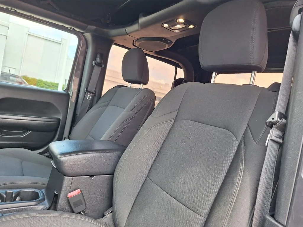 Used 2020 Gray Jeep Sport S image 11