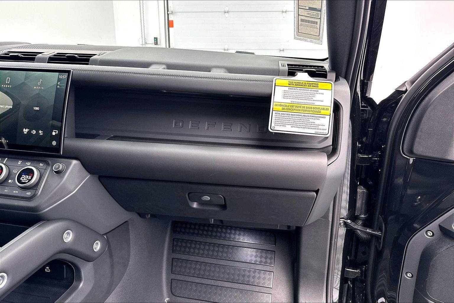 New 2026 Santorini Black Metallic Land Rover S image 33