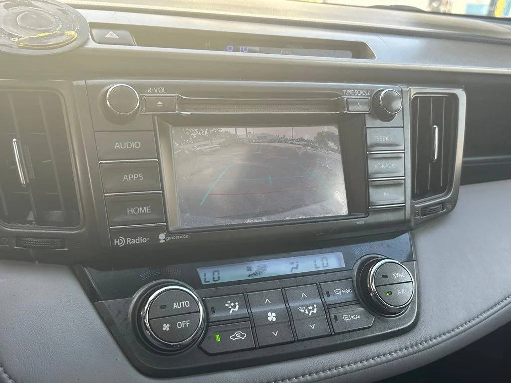 Used 2015 Silver Toyota XLE image 21