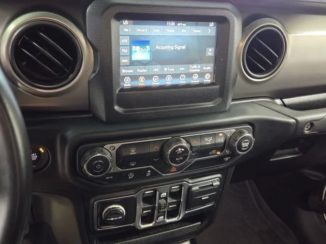 Used 2020 White Jeep Sport image 19