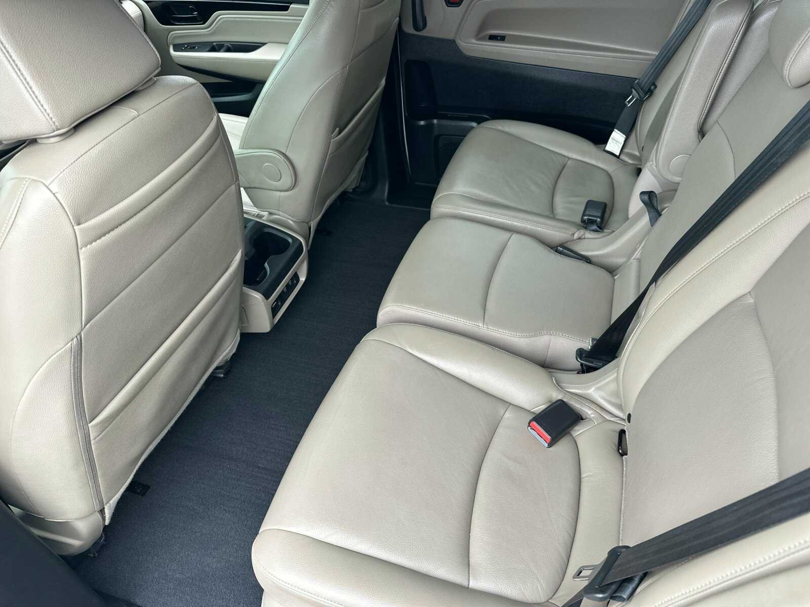 Used 2018 White Diamond Pearl Honda Elite 4D Passenger Van image 14
