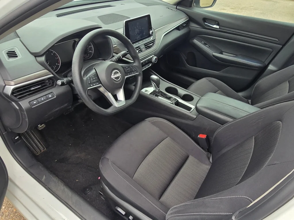 Used 2025 Glacier White Nissan SV image 25