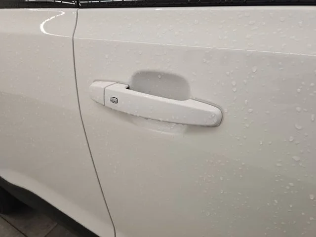 Used 2023 Summit White GMC SLE image 9