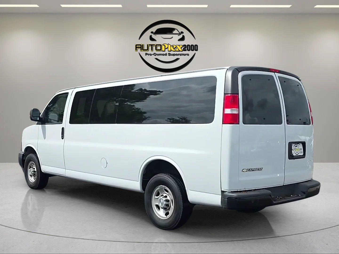 Used 2020 White Chevrolet LS image 5