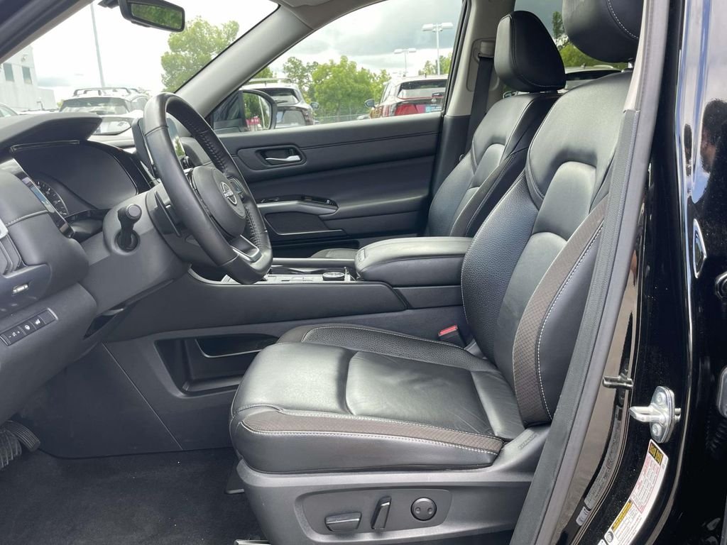 Used 2025 Black Nissan SL image 15