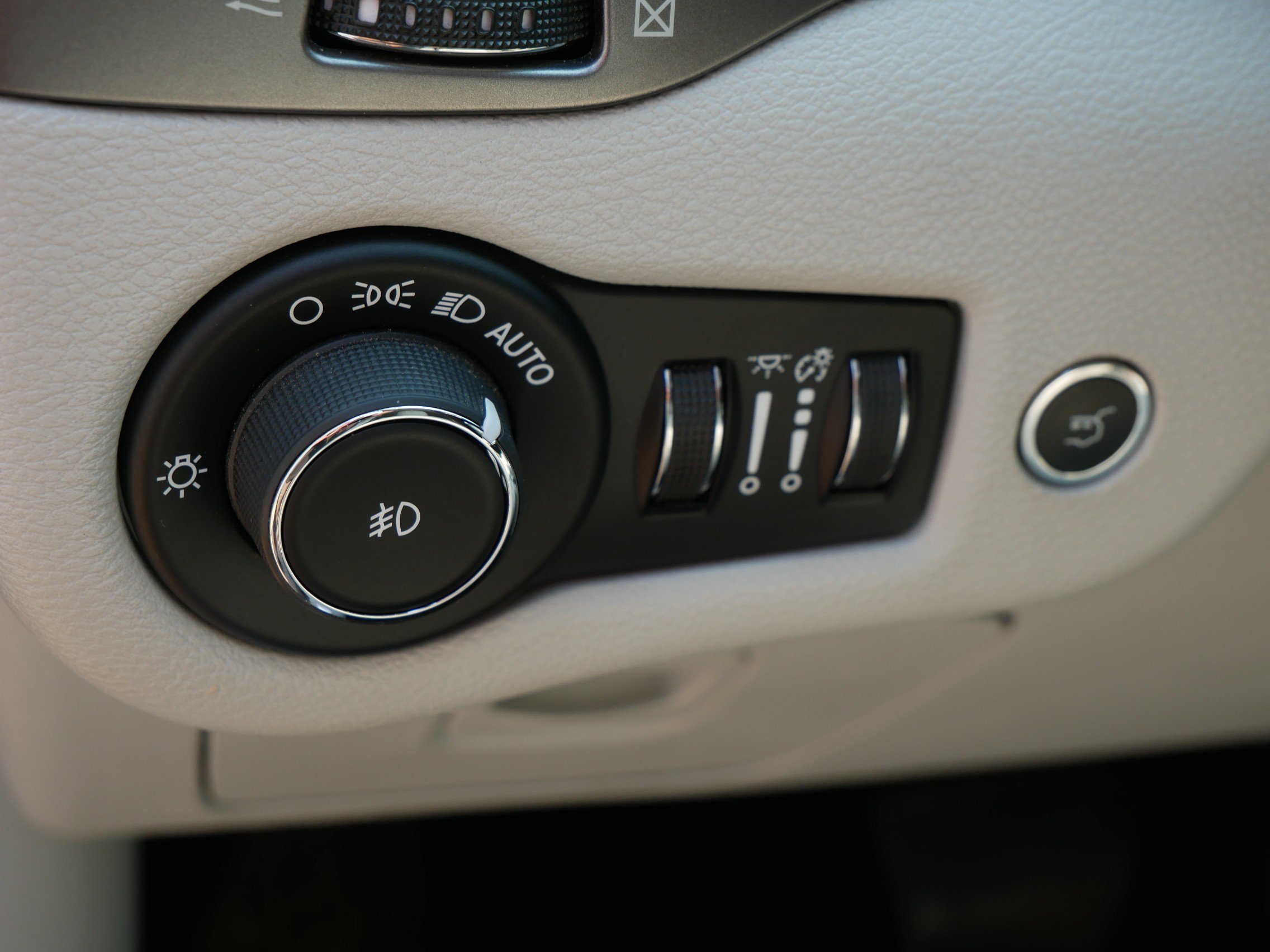 Used 2020 Diamond Black Crystal Pearlcoat Jeep Limited image 19