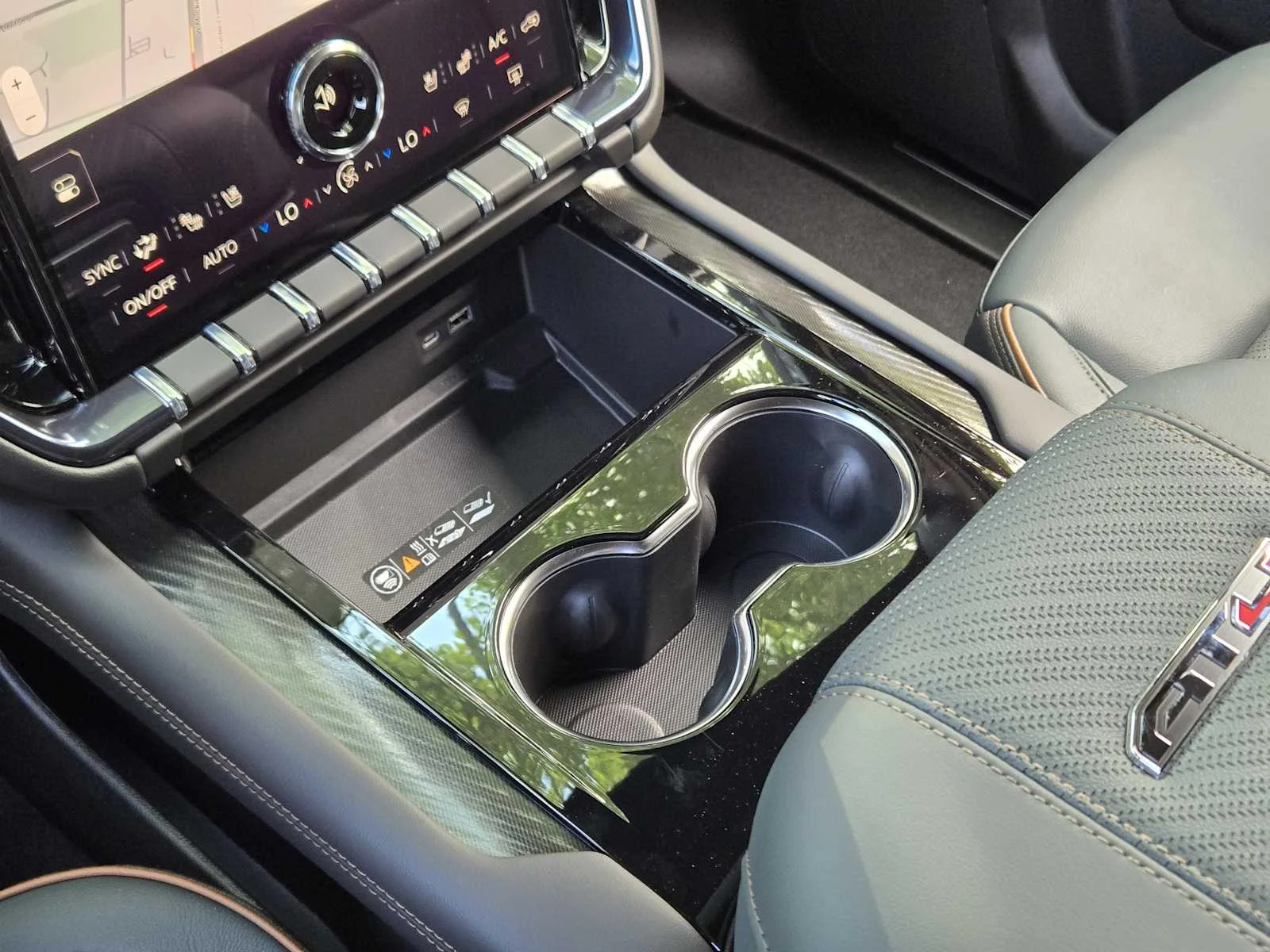 2026 GMC Yukon XL AT4 - Photo 14