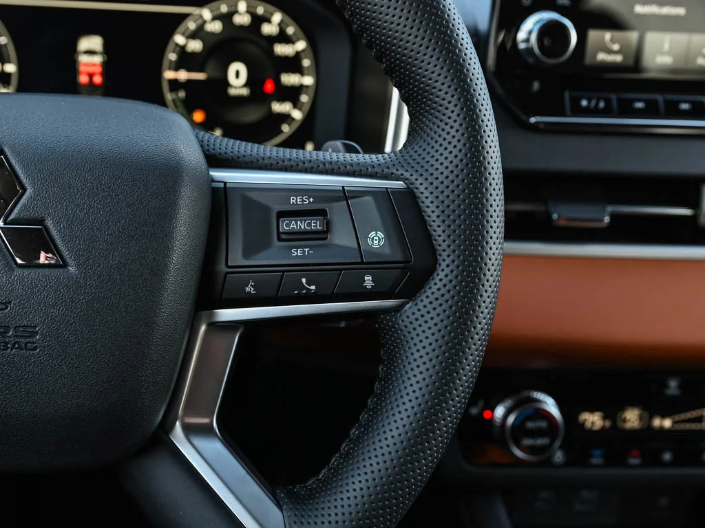 2025 Mitsubishi Outlander Plug-in Hybrid SEL - Photo 22