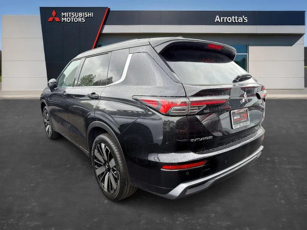 New 2026 Black Diamond Mitsubishi SEL image 3