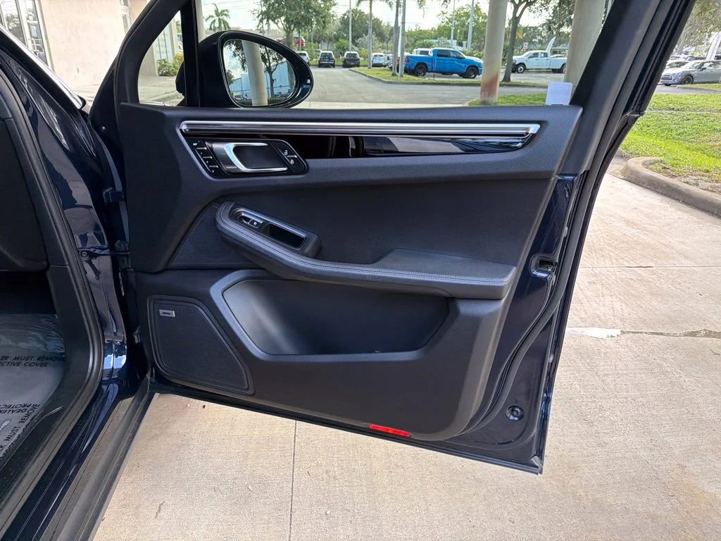 Used 2019 Black Porsche Base image 26