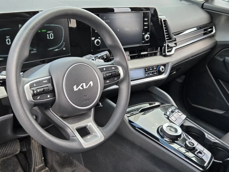 Used 2025 Snow White Pearl KIA LX image 9