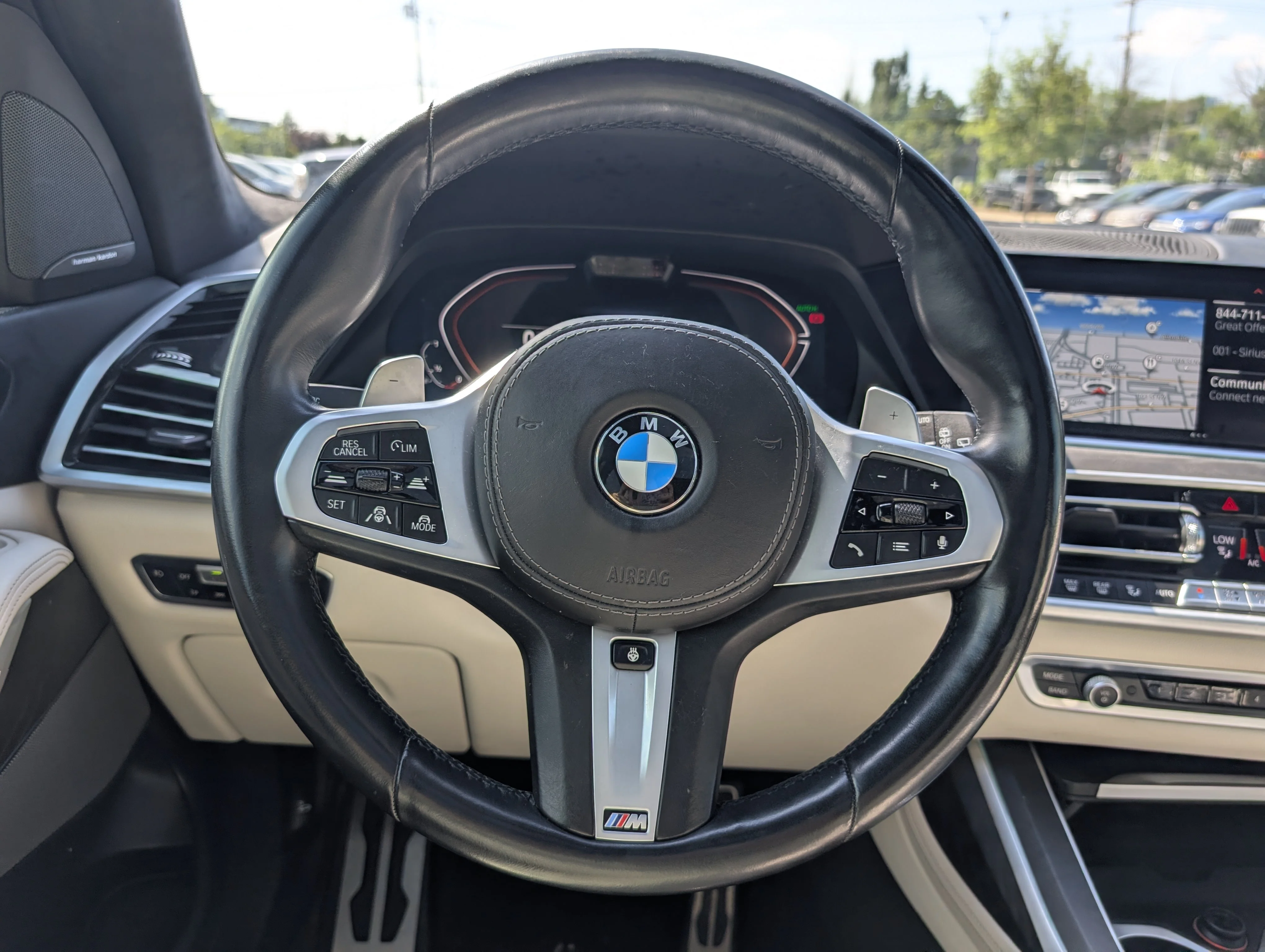 Used 2022 Manhattan Metallic BMW xDrive40i image 27