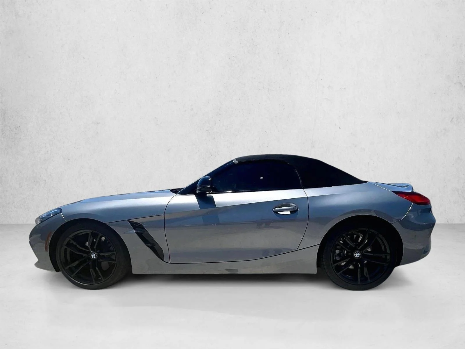 Used 2023 Skyscraper Grey Metallic BMW sDrive30i image 6