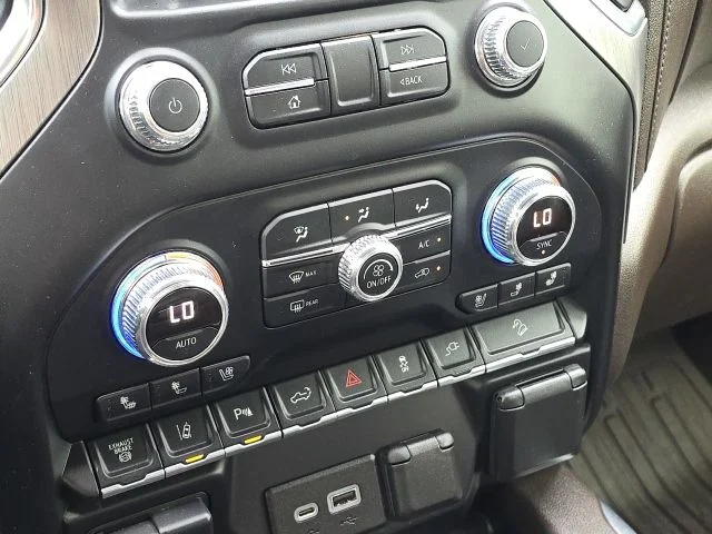 Used 2020 White GMC Denali image 37
