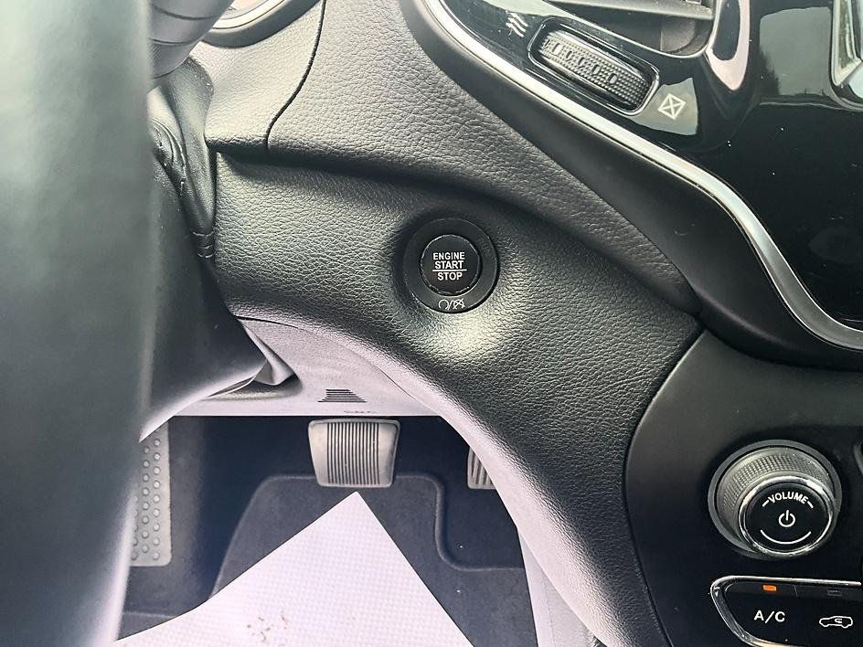 Used 2019 Gray Jeep Limited image 19