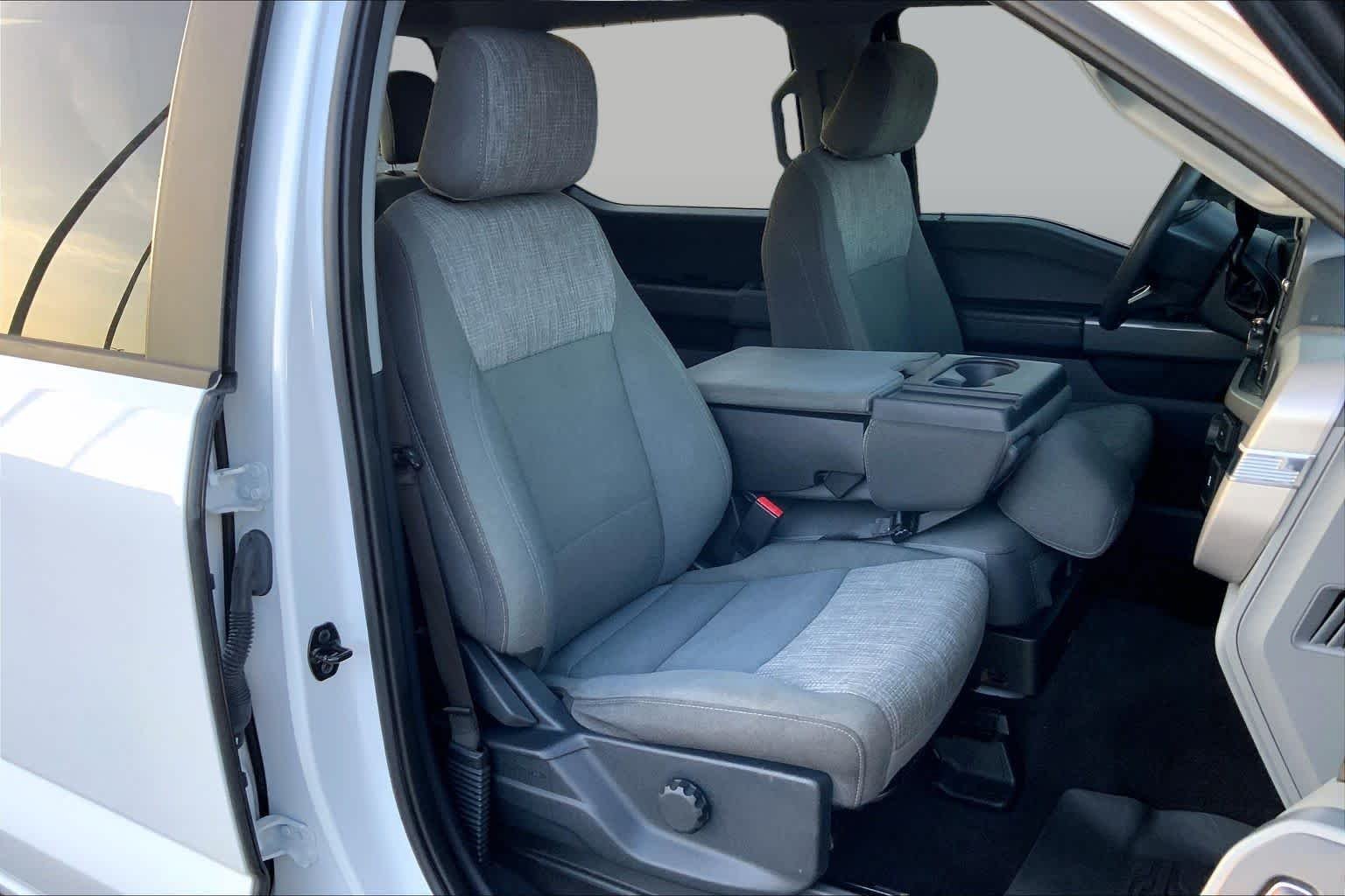 Used 2023 Oxford White Ford XLT image 9